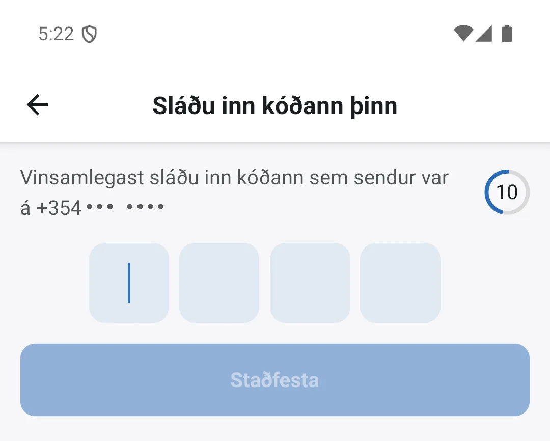 SMS-kóðinn sleginn inn